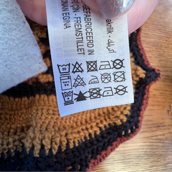 ⭐️ Zara Short Sleeve Ruffle Black Brown Gold Crochet Knit Ruffle Crop Top MEDIUM - Picture 12 of 12